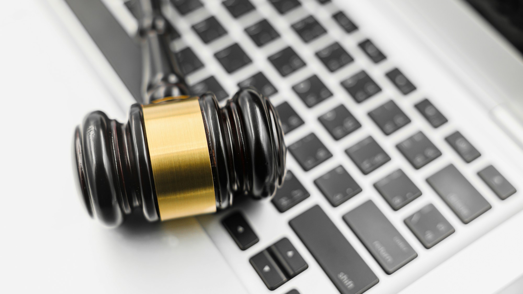 Cyber law security judgment sue on court, Digital online auction, Internet AI lawyer prompt judge